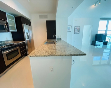 950 Brickell Bay Dr - Photo Thumbnail 13