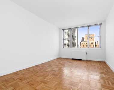 East 39th Street - Photo Thumbnail 4