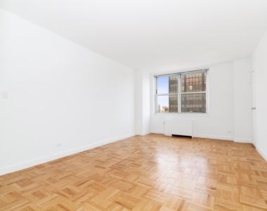 East 39th Street - Photo Thumbnail 5