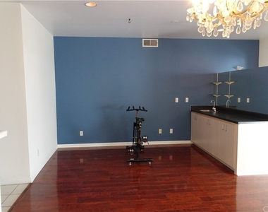 5350 White Oak Avenue - Photo Thumbnail 8