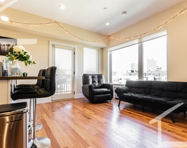 9 Glencoe St Apt 302 - Photo Thumbnail 1