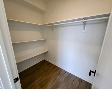22 East Rittenhouse Street - Photo Thumbnail 14