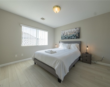 8280 Crown Peak Avenue - Photo Thumbnail 32