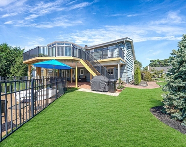 300 Oak Neck Lane - Photo Thumbnail 10