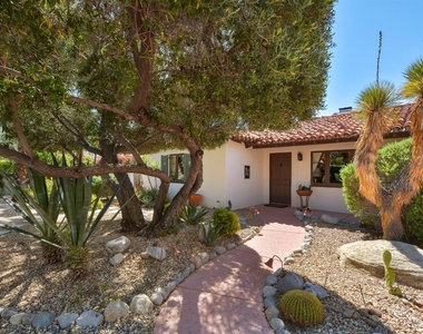 195 E Ocotillo Avenue - Photo Thumbnail 5