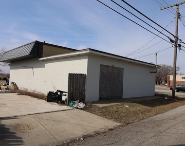 2109 Calumet Avenue - Photo Thumbnail 17