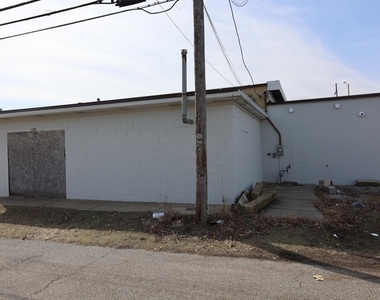 2109 Calumet Avenue - Photo Thumbnail 16