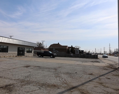 2109 Calumet Avenue - Photo Thumbnail 1