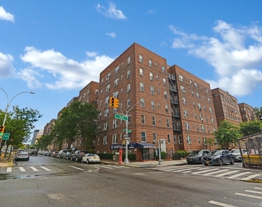 114-06 Queens Boulevard - Photo Thumbnail 2