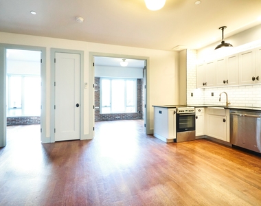 31 Brooklyn Avenue - Photo Thumbnail 4