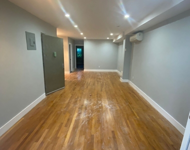 104 Cornelia Street - Photo Thumbnail 2