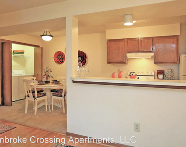 825 Crossing Court, Apt #103 - Photo Thumbnail 6