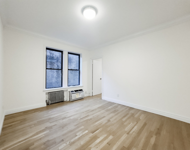 326 East 58th Street - Photo Thumbnail 3