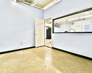 2901 Pine Avenue - Photo Thumbnail 9