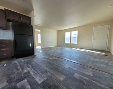 825 N Lamb Blvd - Photo Thumbnail 5