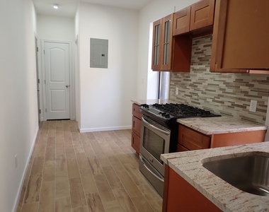 529 Hinsdale Street - Photo Thumbnail 6
