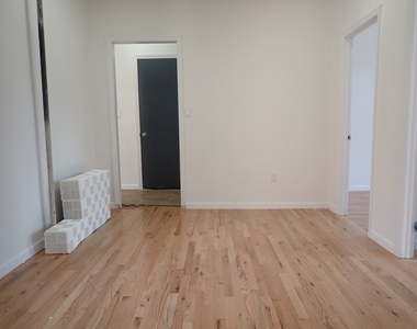529 Hinsdale Street - Photo Thumbnail 2