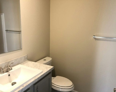 3401 N Walnut Road - Photo Thumbnail 5