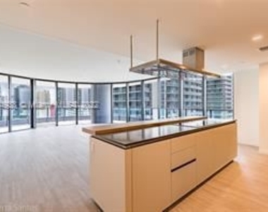 1000 Brickell Plz Unit 2600 - Photo Thumbnail 3