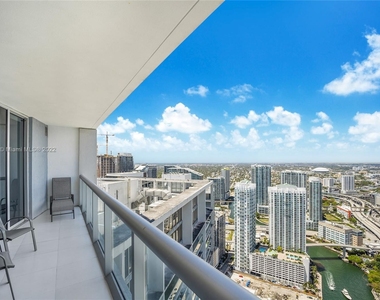 465 Brickell Ave - Photo Thumbnail 9