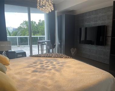 18201 Collins Ave - Photo Thumbnail 8