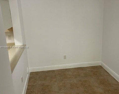 1245 Sw 46th Ave - Photo Thumbnail 8