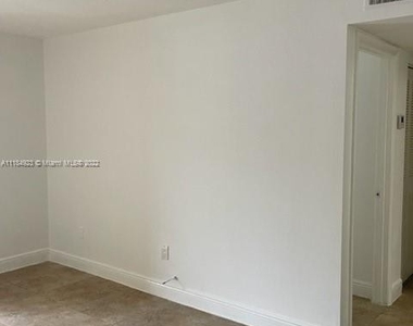 1245 Sw 46th Ave - Photo Thumbnail 4