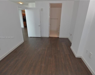 2200 Ne 4 Ave - Photo Thumbnail 10