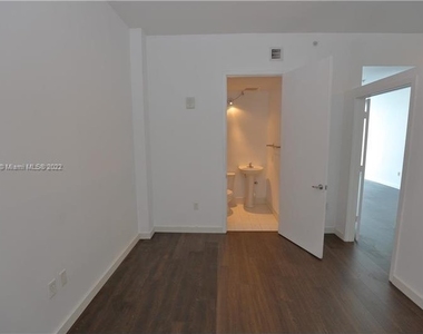 2200 Ne 4 Ave - Photo Thumbnail 5