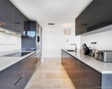 1451 Brickell Ave - Photo Thumbnail 1