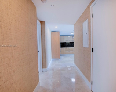 6801 Collins Ave - Photo Thumbnail 3