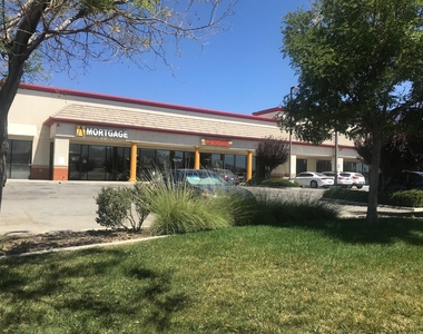 1001 W Tehachapi Boulevard - Photo Thumbnail 4