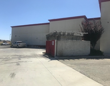 1001 W Tehachapi Boulevard - Photo Thumbnail 21