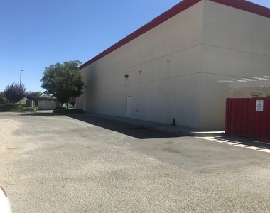 1001 W Tehachapi Boulevard - Photo Thumbnail 19