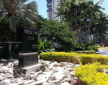 2333 Brickell Ave - Photo Thumbnail 4