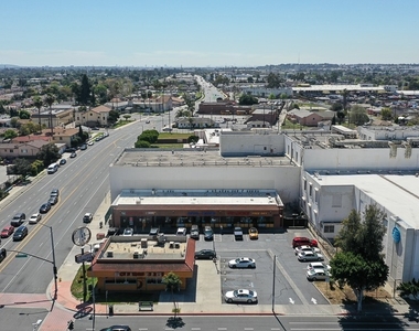 624 W Compton Boulevard - Photo Thumbnail 3