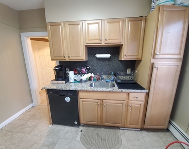 136 W Adams St Apt 2 - Photo Thumbnail 6