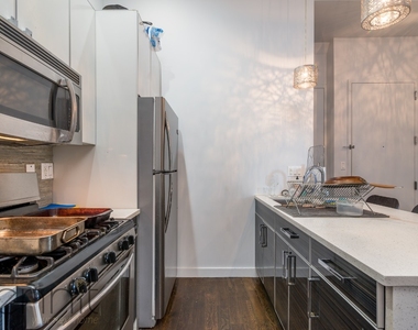 863 Broadway - Photo Thumbnail 3