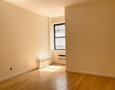 East 91st St, New York City - Photo Thumbnail 4