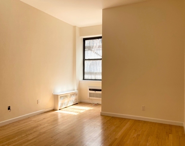 East 91st St, New York City - Photo Thumbnail 0