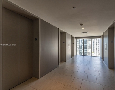 1300 Brickell Bay Dr - Photo Thumbnail 16