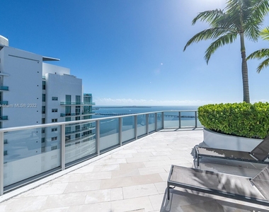 1300 Brickell Bay Dr - Photo Thumbnail 12