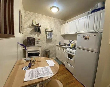329 East 63rd Street - Photo Thumbnail 2