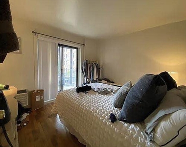 329 East 63rd Street - Photo Thumbnail 4