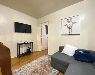 329 East 63rd Street - Photo Thumbnail 1