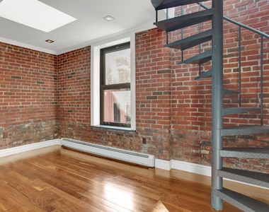 124 Ridge Street, Unit 5R - Photo Thumbnail 3