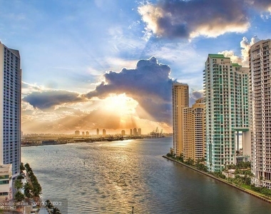 200 Biscayne Blvd Way - Photo Thumbnail 2