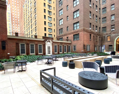 160 East 48th Street - Photo Thumbnail 12