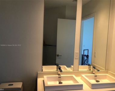 45 Sw 9th St Apt 4201 - Photo Thumbnail 5