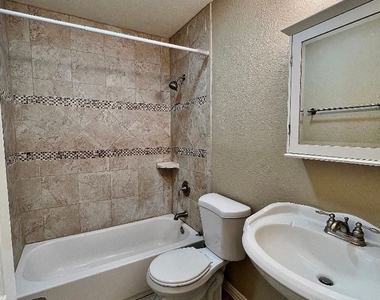 6517 Santa Fe Avenue - Photo Thumbnail 7